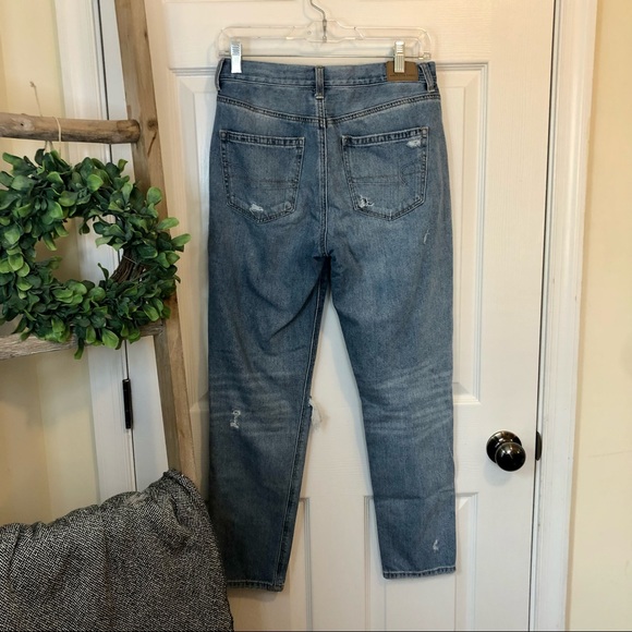 American Eagle High-Rise Mom Jeans - Picture 2 of 6